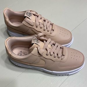 Nike Air Force 1 Pixel